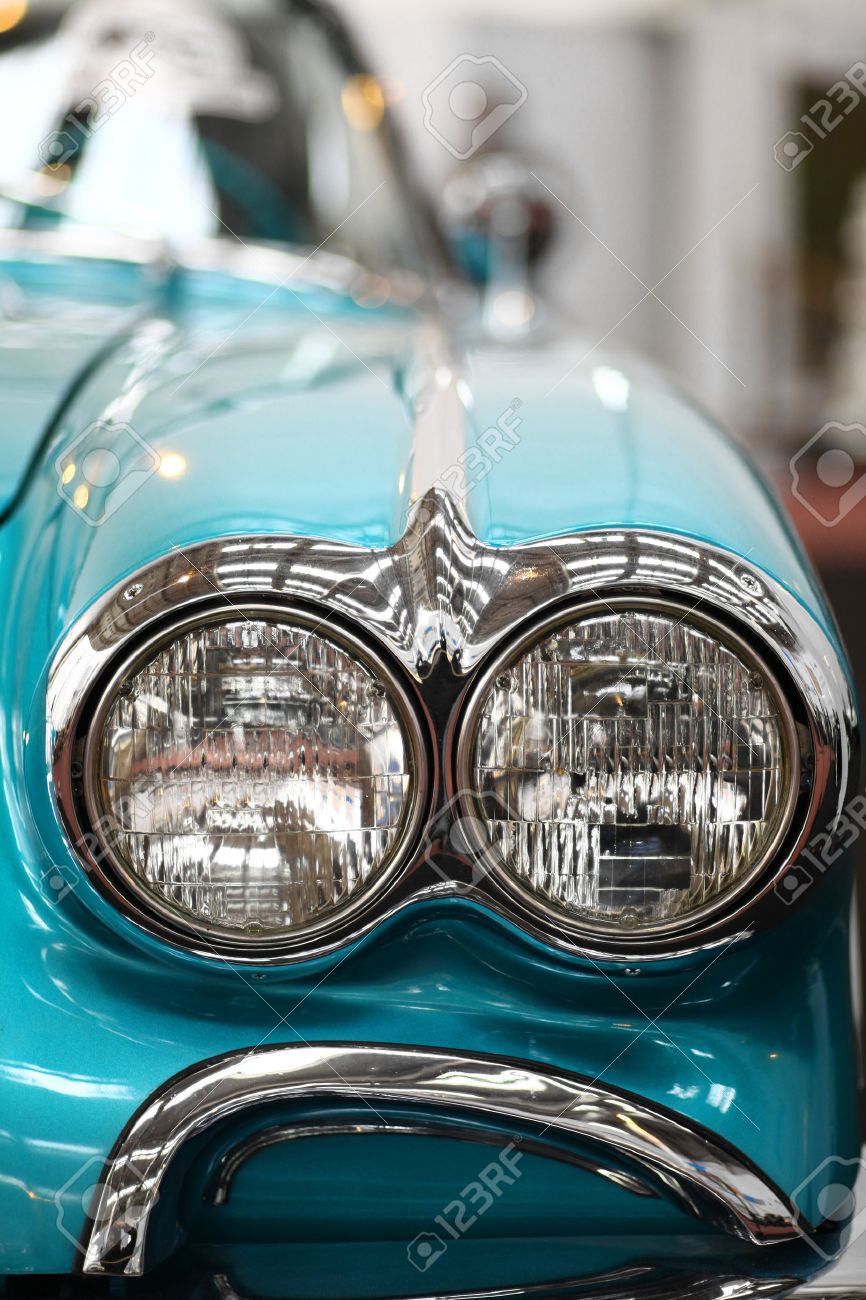 ビンテージ車のヘッドライトの色の詳細 の写真素材 画像素材 Image
