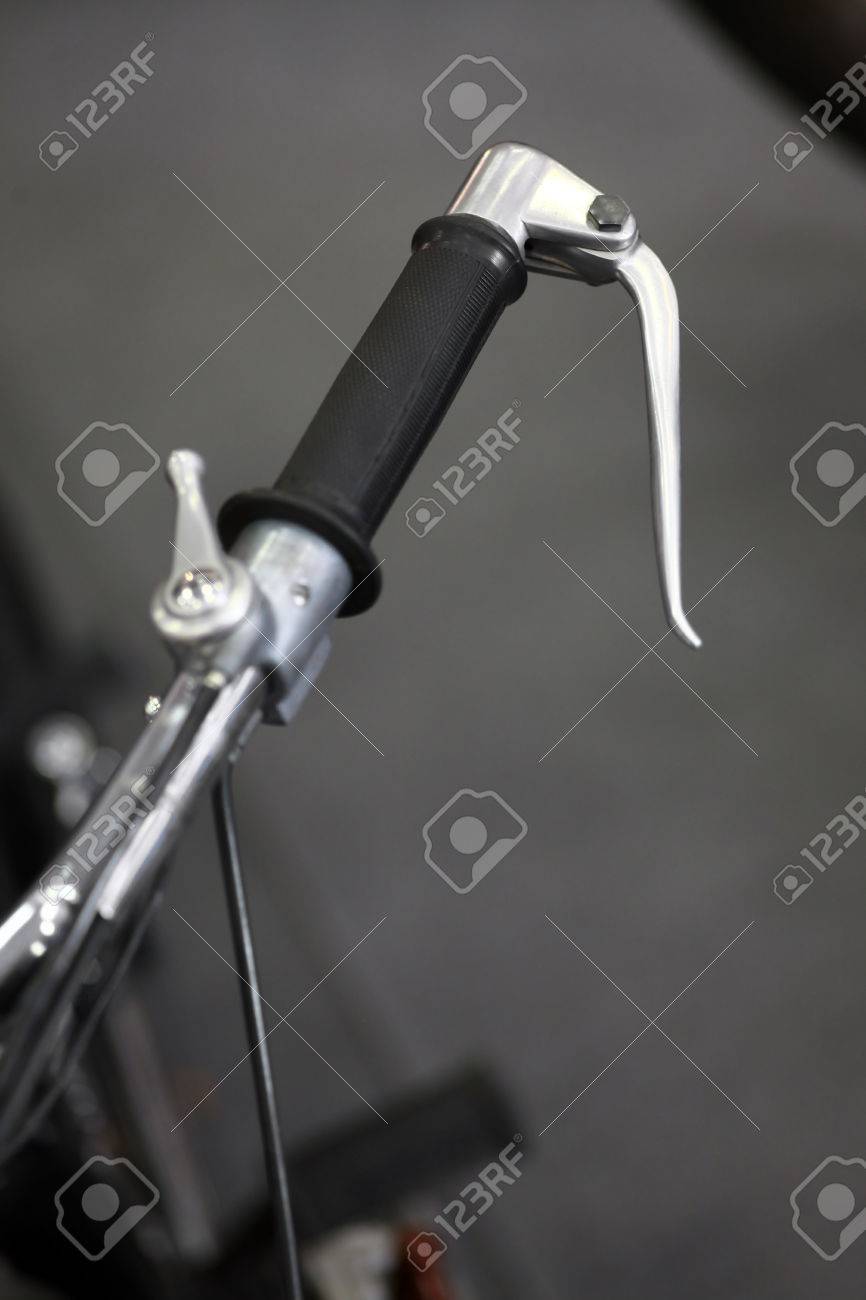 昔のバイクのブレーキやクラッチのレバーの色のイメージ の写真素材 画像素材 Image