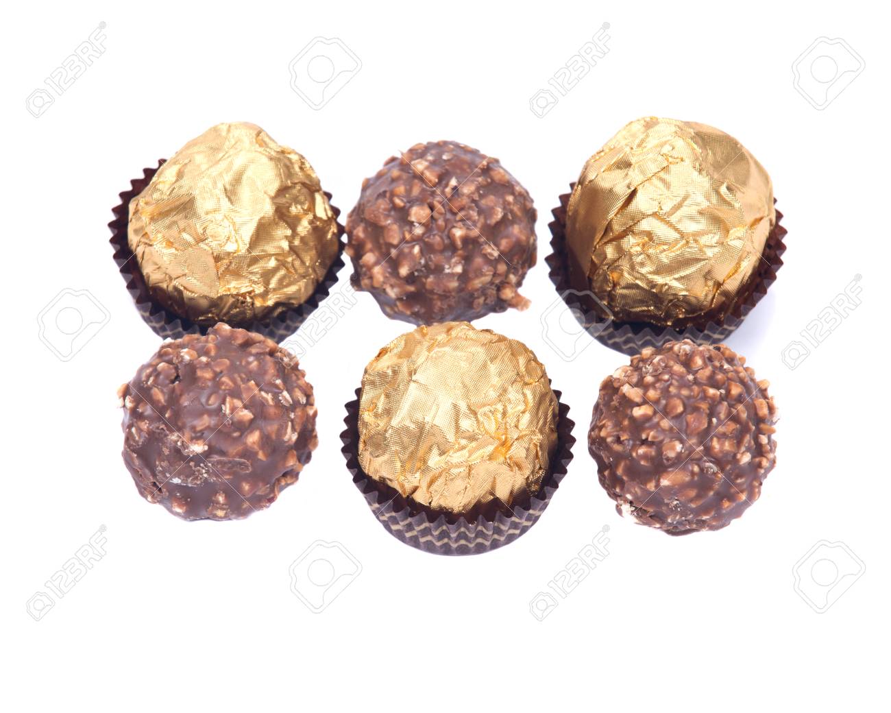 白い背景に分離されたイタリアのチョコレート ボール の写真素材 画像素材 Image