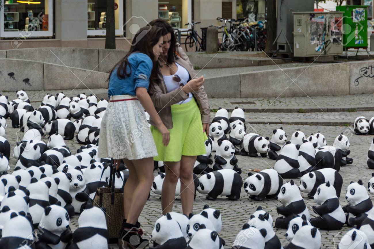 Wwf は キール市のアクションと絶滅危惧種ジャイアント パンダに注意を引く の写真素材 画像素材 Image Wwf は キール市のアクションと絶滅危惧種ジャイアント パンダに注意を引く の写真素材 画像素材 Image
