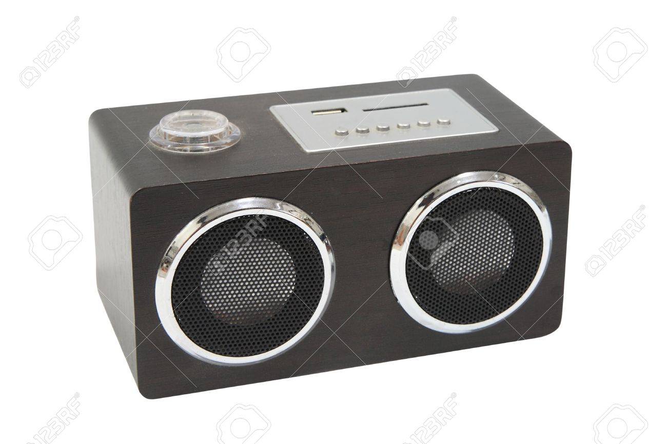 白で隔離され Usp と Sd カードのポートを持つ小型の木製スピーカー の写真素材 画像素材 Image