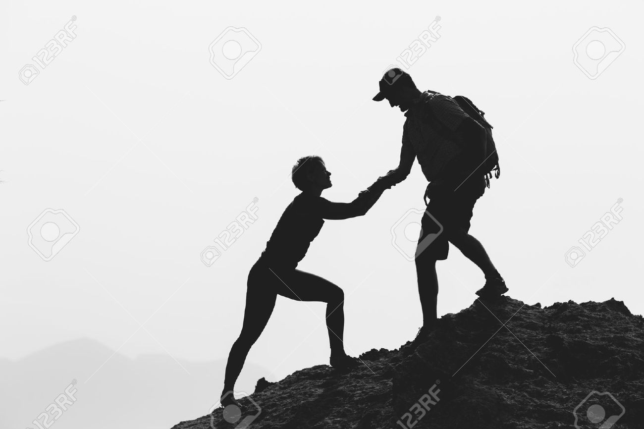 チームワーク カップル救いの手 信頼 山 夕日にシルエットをヘルプ チーム登山者の男性と女性のハイカーの互いを助ける 山の頂上に美しい感動的な風景を一緒に クライミング の写真素材 画像素材 Image チームワーク カップル救いの手 信頼 山 夕日にシルエットをヘルプ チーム登山者の男性と女性のハイカーの互いを助ける 山の頂上に美しい感動的な風景を一緒に クライミング の写真素材 画像素材 Image