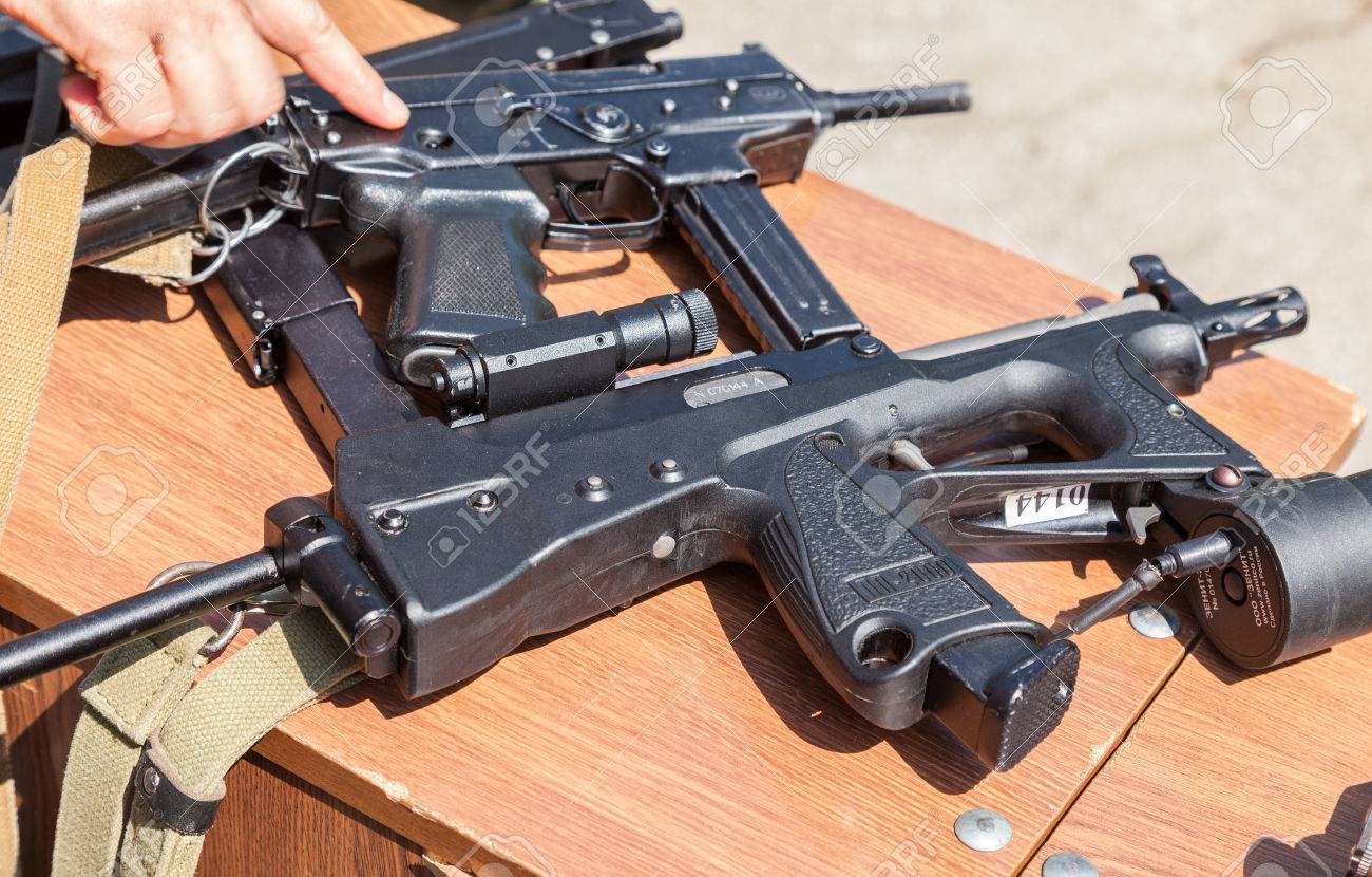 サマーラ ロシア連邦 15 年 5 月 30 日 ロシアの銃器 サブマシンガン Pp 00 の写真素材 画像素材 Image