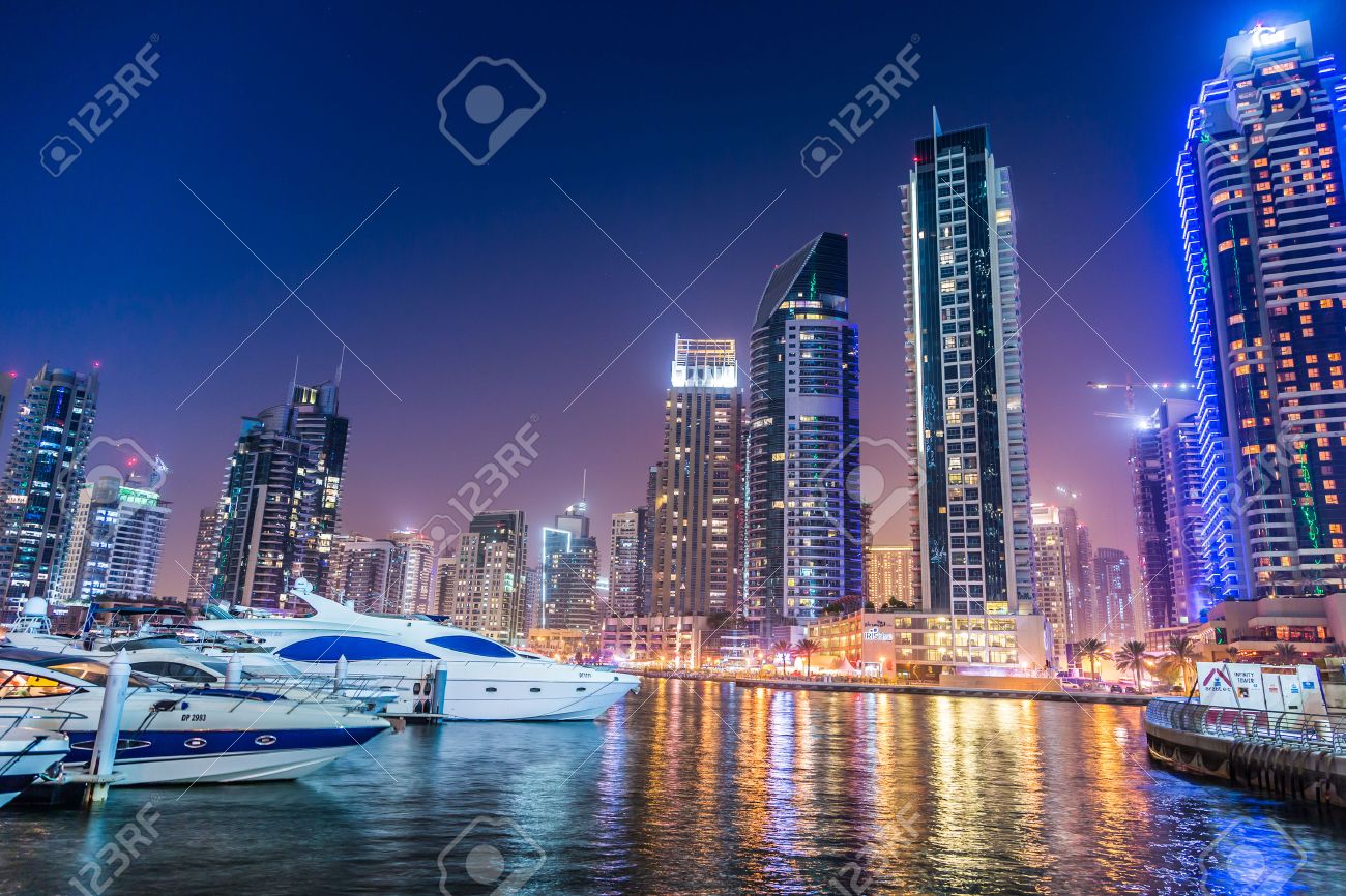 ドバイ アラブ首長国連邦 11 月 13 日 ドバイ ダウンタウン夜景街の明かりの高級ハイテク ニュータウン中東 アラブ首長国連邦の建築で アラブ首長国連邦ドバイ マリーナ都市景観 の写真素材 画像素材 Image ドバイ アラブ首長国連邦 11 月 13 日 ドバイ ダウンタウン夜景街の明かりの高級ハイテク ニュータウン中東 アラブ首長国連邦の建築で アラブ首長国連邦ドバイ マリーナ都市景観 の写真素材 画像素材 Image
