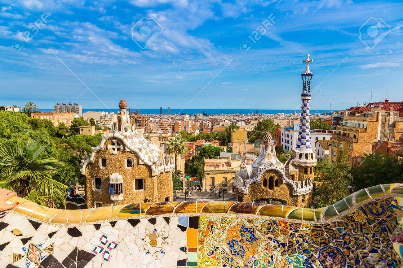 夏の日のバルセロナ スペインのガウディ建築家によってグエル公園 の写真素材 画像素材 Image 夏の日のバルセロナ スペインのガウディ建築家によってグエル公園 の写真素材 画像素材 Image
