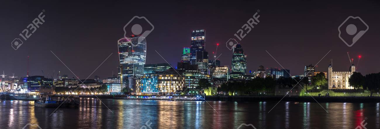 美しい夏の夜 イングランド イギリスのロンドンの町並み の写真素材 画像素材 Image