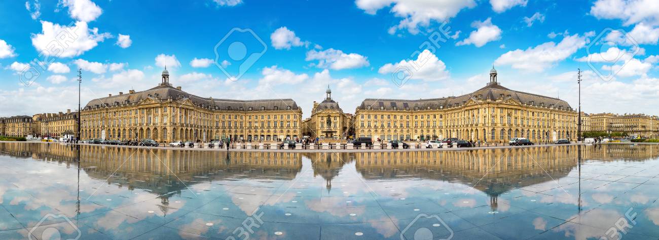 美しい夏の夜 フランスのボルドーの Place De La Bourse の写真素材 画像素材 Image