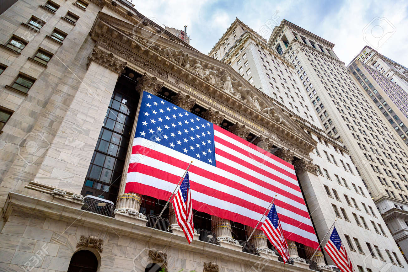 ニューヨーク市、米国- 2020年3月15日:マンハッタンのウォール街にあるニューヨーク証券取引所ビル、ニューヨーク市、米国の写真素材・画像素材  Image 188011224
