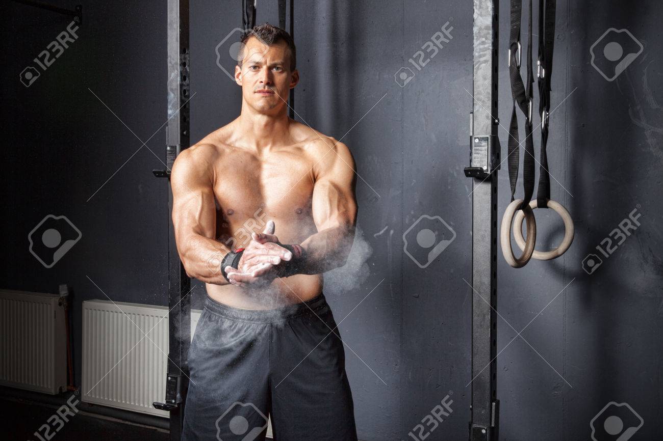 crossfit man preparing with