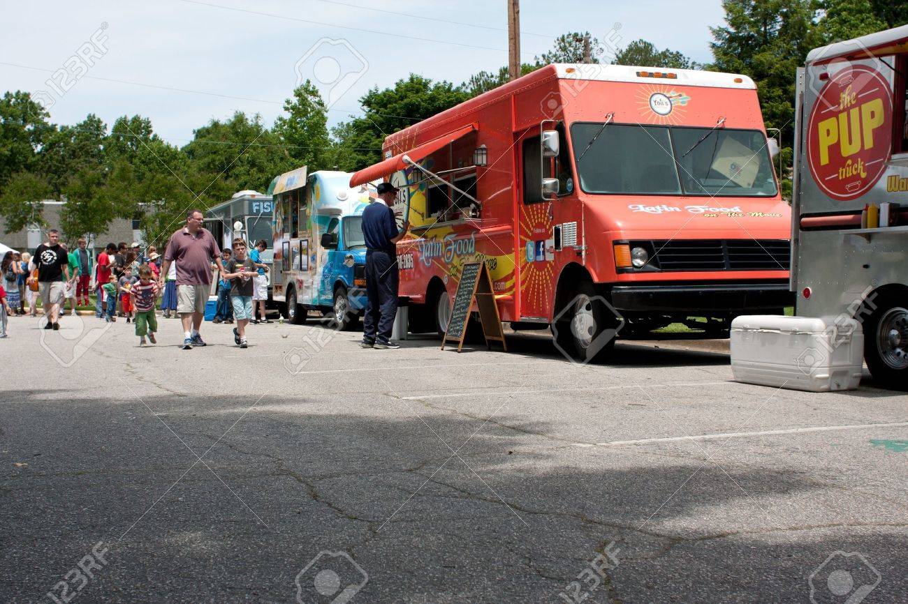 Atlanta Ga Usa May 25 2012 Patrons Buy Food From Food