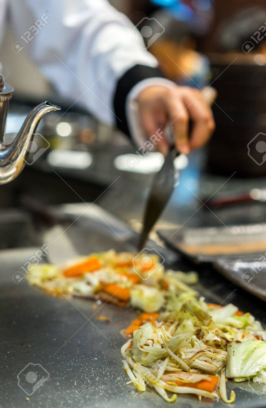 日本食 女性シェフ季節の燃える熱いグリル 野菜鉄板焼き の野菜 の写真素材 画像素材 Image 日本食 女性シェフ季節の燃える熱いグリル 野菜鉄板焼き の野菜 の写真素材 画像素材 Image