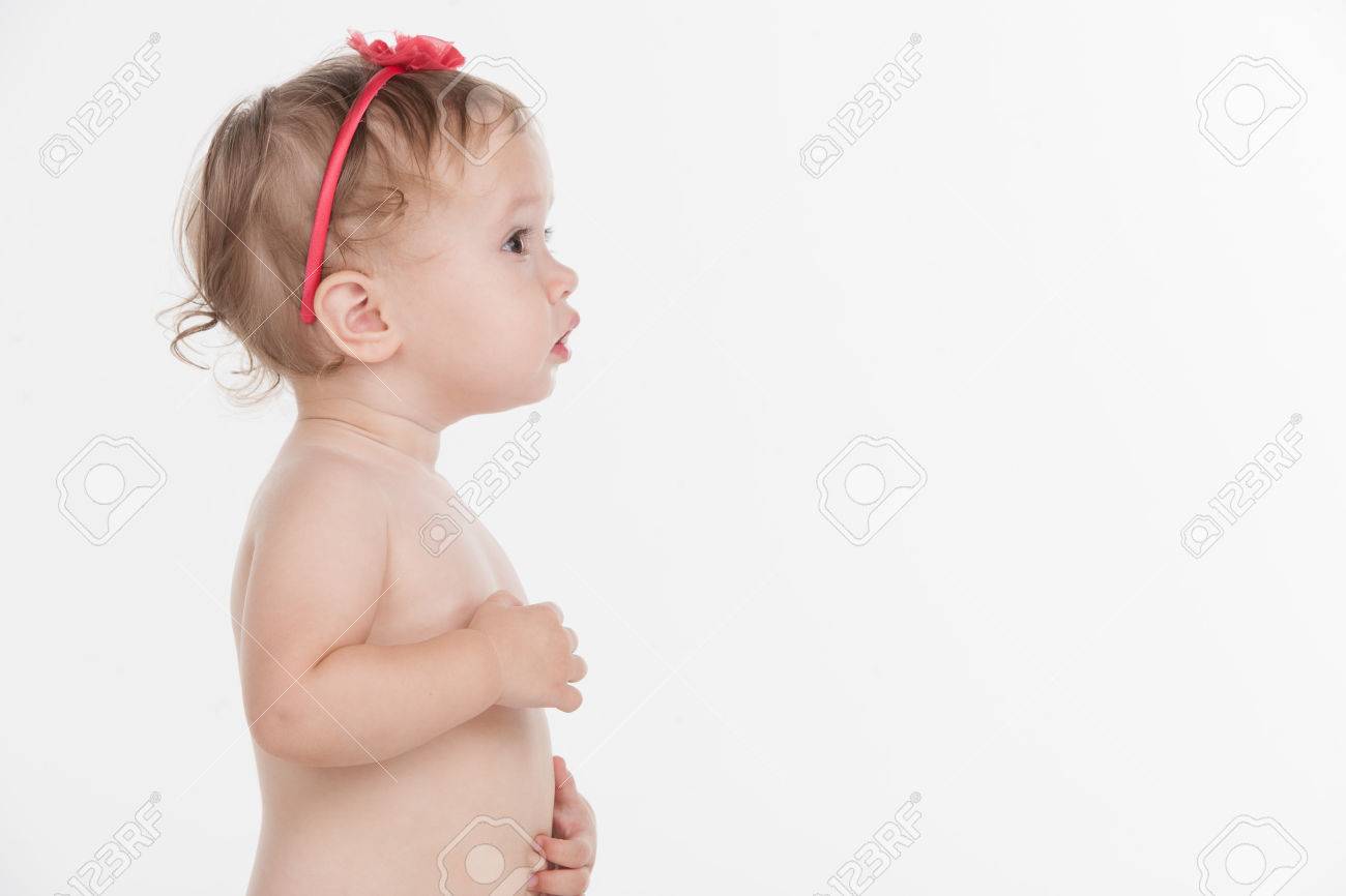 Mignon Petit Bebe Avec Bande Rouge Debout Dans Le Profil Isole Sur Fond Blanc Avec Copie Espace Devant Banque D Images Et Photos Libres De Droits Image Mignon Petit Bebe Avec Bande Rouge Debout Dans Le Profil Isole Sur Fond Blanc Avec Copie Espace Devant Banque D Images Et Photos Libres De Droits Image