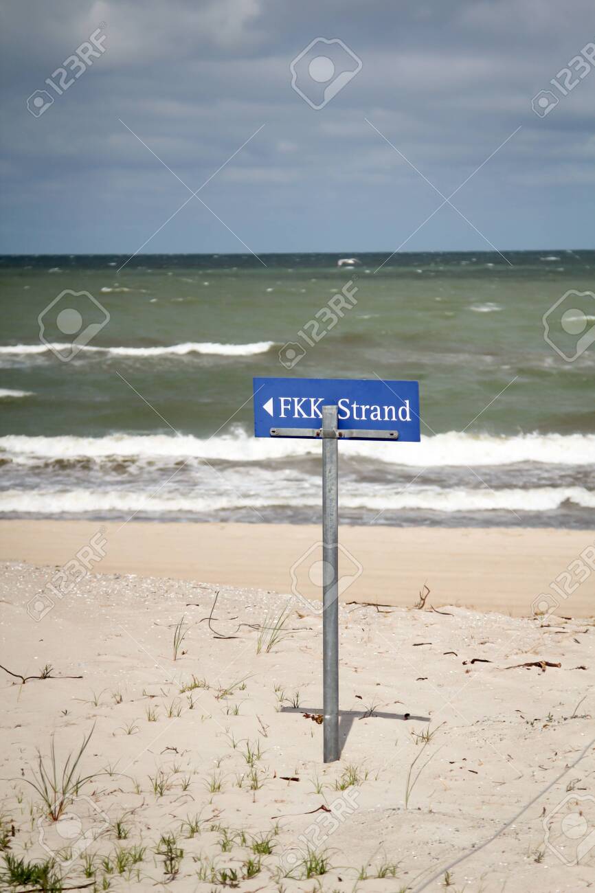 FKK-Strand - Nudisten - FKK-Publikum FKK-Strand - Nudisten - FKK-Publikum