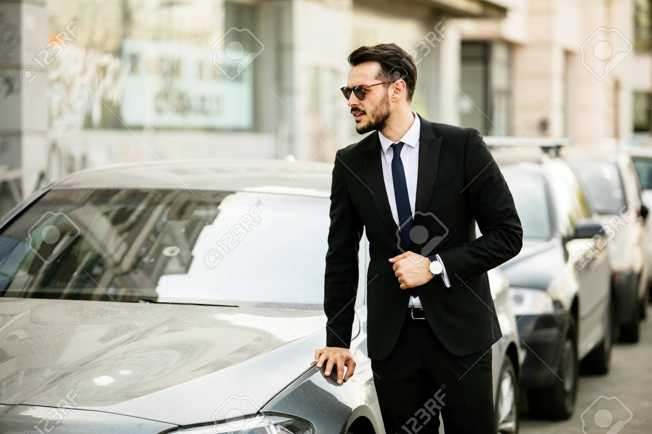 Парень с кучей денег. Богатый человек фото. Самый богатый чедовек в мир. Богатый это человек который. Самый богатый человек в мире.