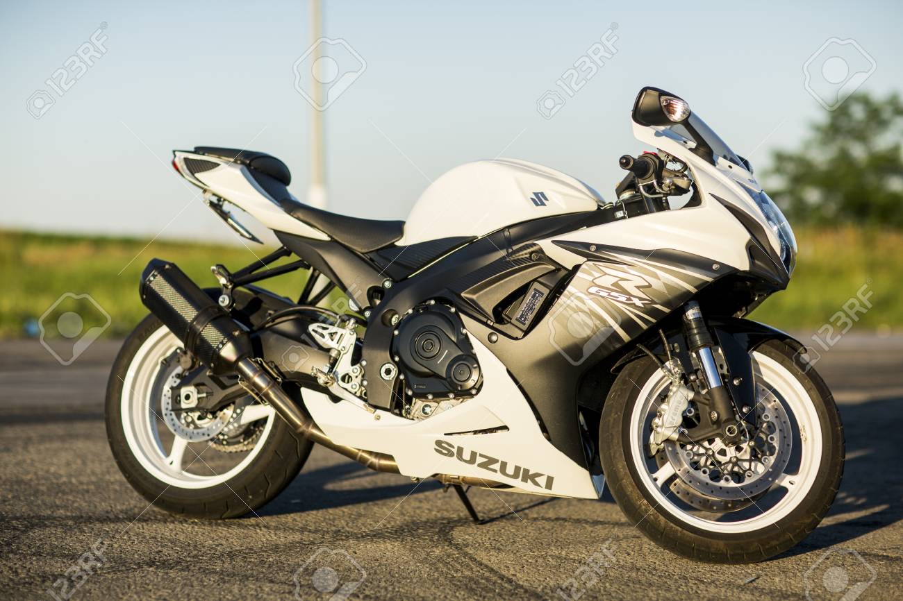 ノヴィ サド セルビアのノヴィ サド セルビア 16 年 8 月 6 日 スズキ Gsx R600 バイク スズキ Gsx R 600 は 600 Cc クラスのスーパー スポーツ バイクのスズキ Gsx R シリーズのスポーツ バイクです の写真素材 画像素材 Image ノヴィ サド セルビアのノヴィ サド セルビア 16 年 8 月 6 日 スズキ Gsx R600 バイク スズキ Gsx R 600 は 600 Cc クラスのスーパー スポーツ バイクのスズキ Gsx R シリーズのスポーツ バイクです の写真素材 画像素材 Image