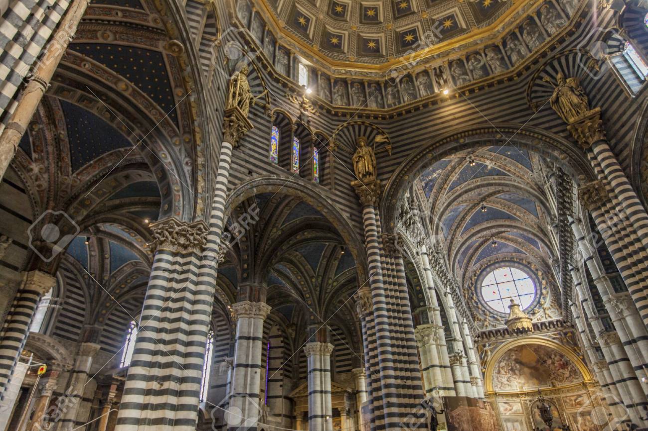 イタリアのシエナ大聖堂の内部 シエナ大聖堂は メアリーの仮定に専用されて の写真素材 画像素材 Image