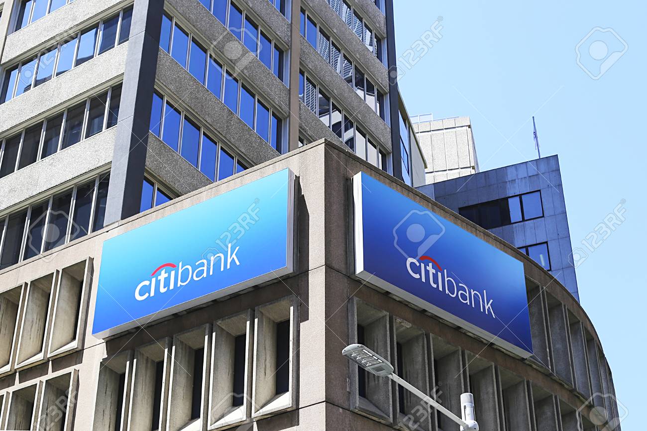 시드니, 호주 -1 월 23 일 : 시드니, 호주에서 씨티 은행. Citibank는 뉴욕시 은행 (City Bank Of New  York)으로 1812 년에 설립 된 금융 서비스 다국적 Citigroup의 은행 업무 부문입니다. 로열티 무료