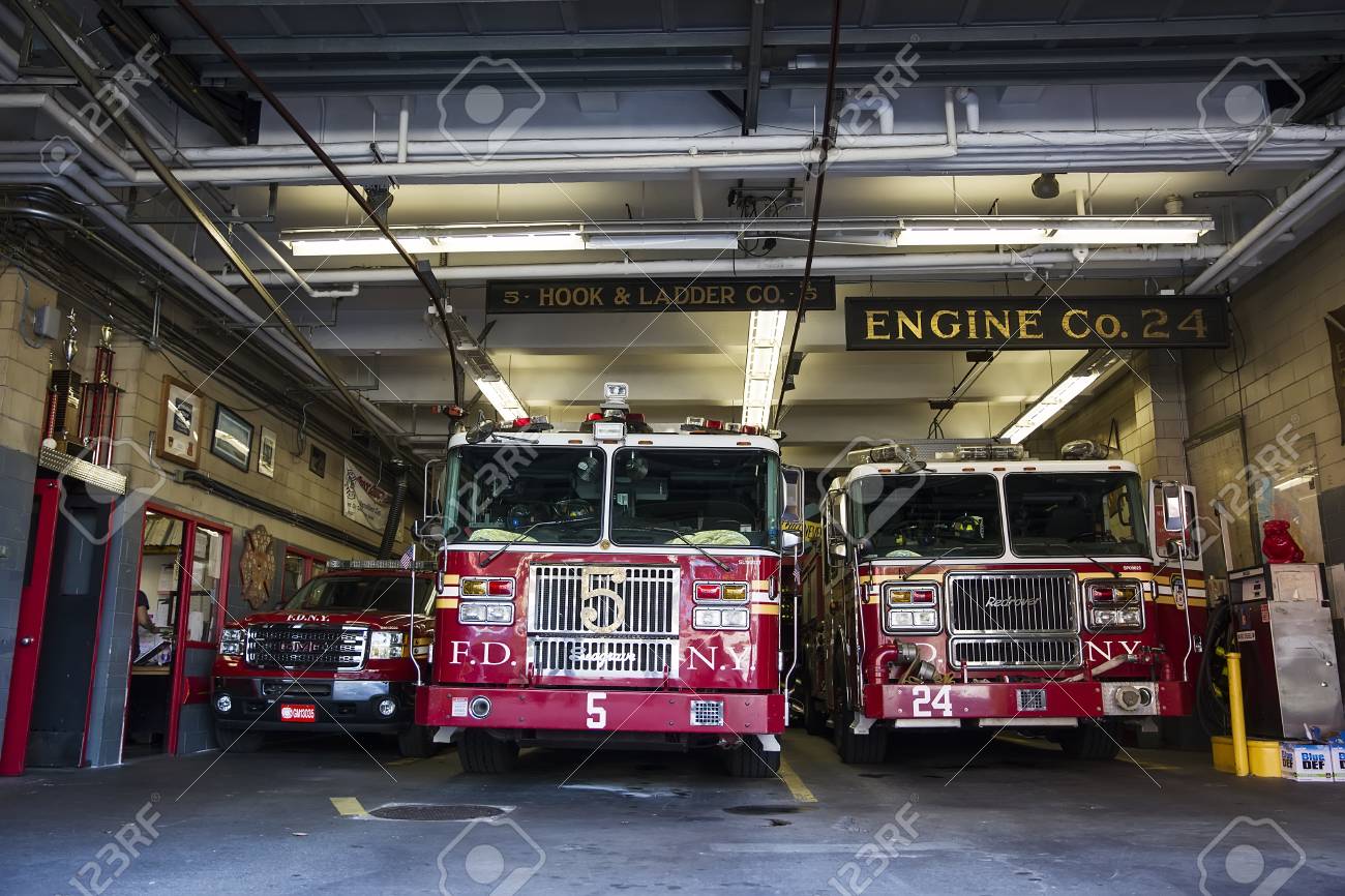米国ニューヨーク州 17年8月30日 ニューヨーク消防署の消防車 部門はaqt 1865を設立し それは世界で2番目に大きいです の写真素材 画像素材 Image