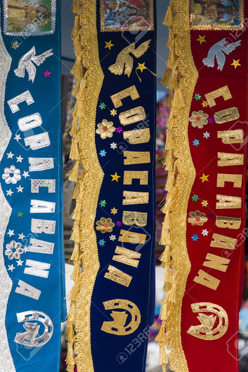 コパカバーナ ボリビアで市場にカラフルな手作りのお土産 の写真素材 画像素材 Image