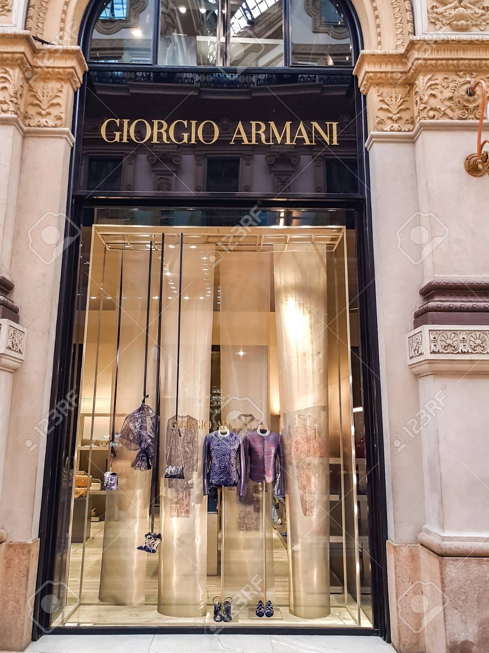 armani store milano
