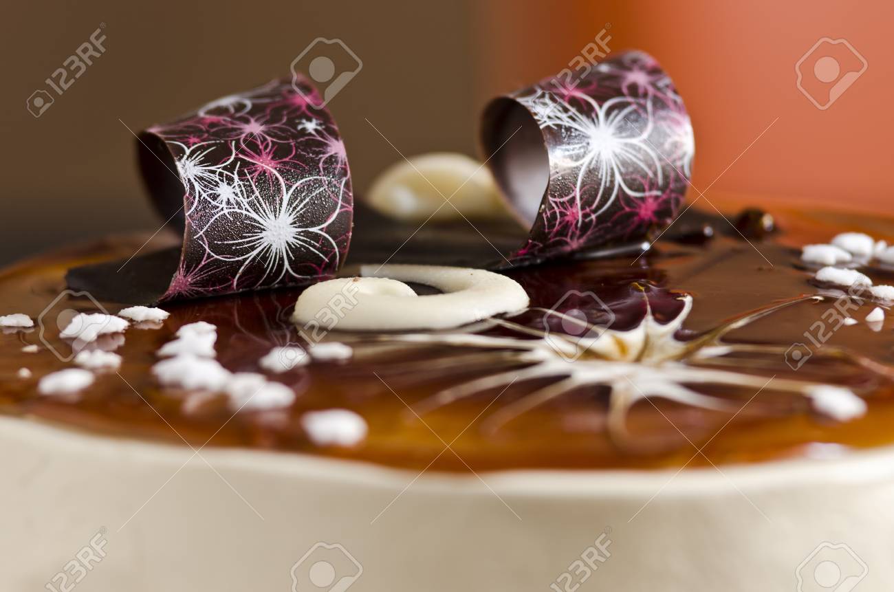 Decorazioni Natalizie X Dolci.Immagini Stock Delicious Tiramisu Torta Con Decorazioni Di Dolci Per Natale Primo Piano Image 17227021