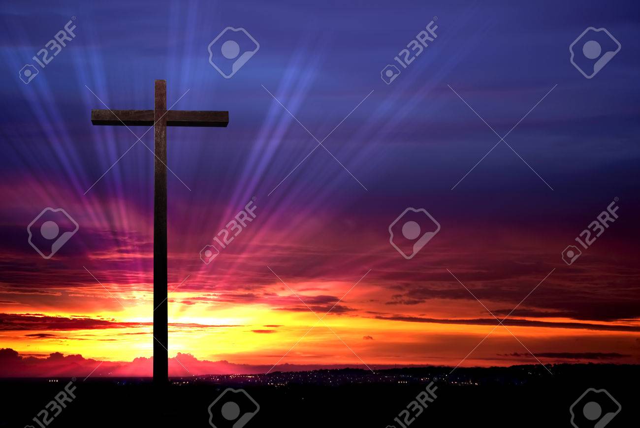Religion et magie - Page 2 45039771-cross-silhouette-sur-le-ciel-dramatique-rouge-au-coucher-du-soleil