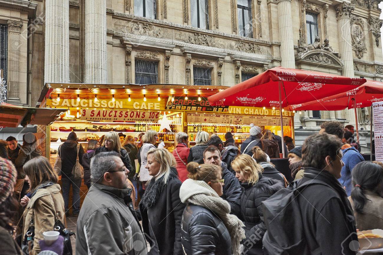 ブリュッセル ベルギー 14 年 11 月 30 日 ブリュッセル 冬の驚異のクリスマス マーケット 場所 De La Bourse ブリュッセルで 14 年 11 月 30 日の Beursplein の裏側にある群衆 の写真素材 画像素材 Image ブリュッセル ベルギー 14 年 11 月 30 日 ブリュッセル 冬の驚異のクリスマス マーケット 場所 De La Bourse ブリュッセルで 14 年 11 月 30 日の Beursplein の裏側にある群衆 の写真素材 画像素材 Image