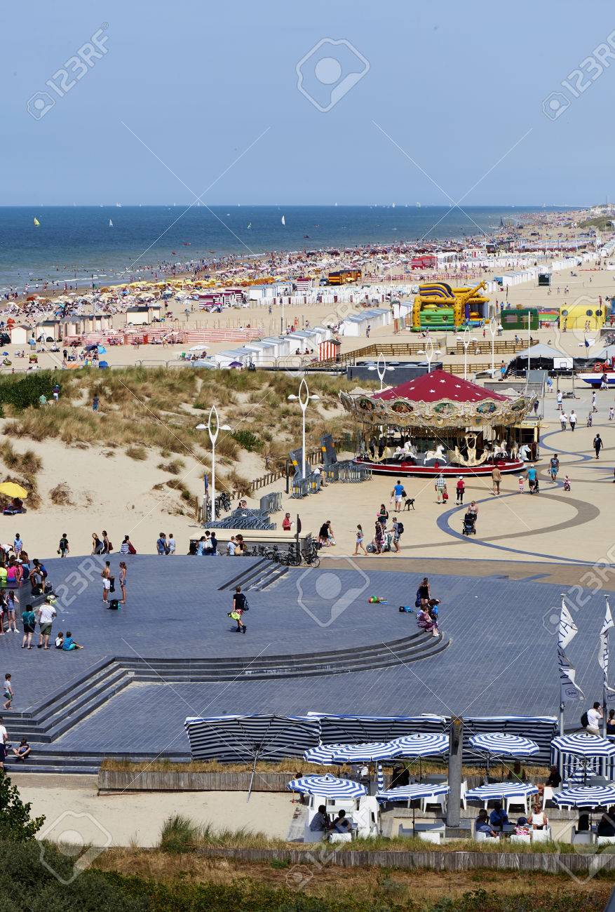 De Panne Belgien 9 Juli 2017 Viele Leute Geniessen Die Belgische Kuste Im Sommer Bei De Panne Belgien Lizenzfreie Fotos Bilder Und Stock Fotografie Image 82218600