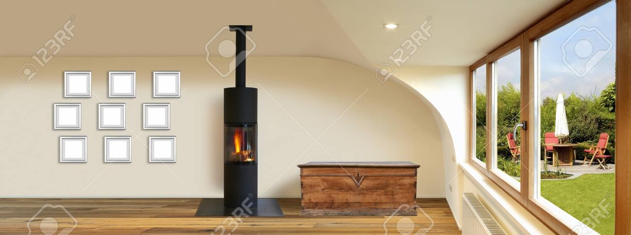 Panorama Modernes Wohnzimmer Mit Holzboden Mit Blick Auf Uppigen Garten Ausserhalb Lizenzfreie Fotos Bilder Und Stock Fotografie Image 95572224