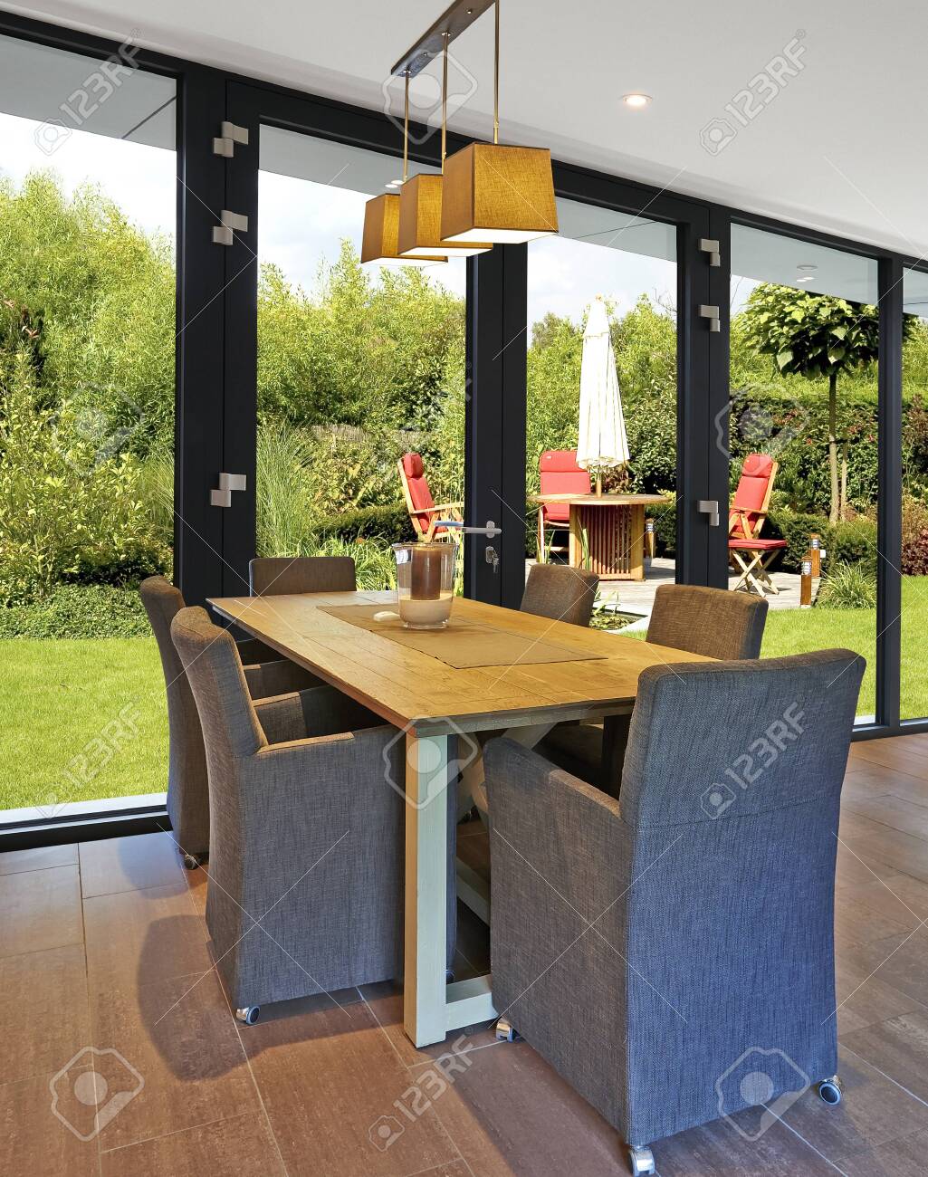 garden table and chairs with parasol