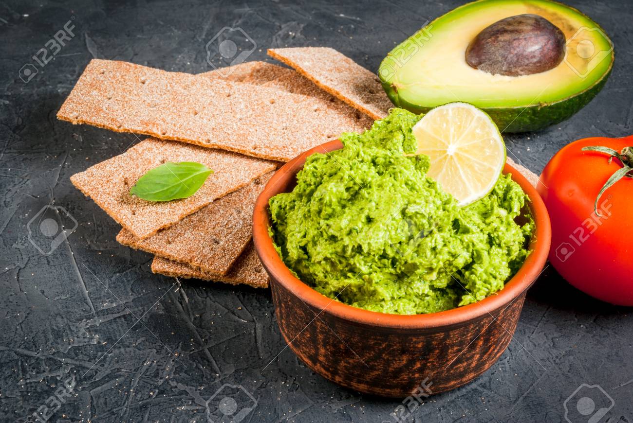 Cuisine Mexicaine Guacamole Maison Avec Pain Dietetique Basilic