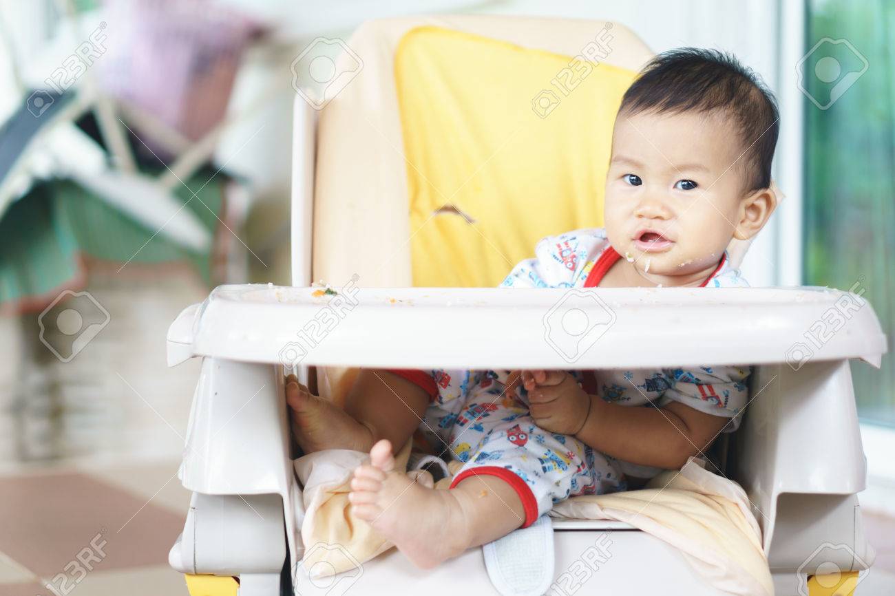 8 Mois Bebe Asiatique Manger De La Nourriture En Se Banque D Images Et Photos Libres De Droits Image 8 Mois Bebe Asiatique Manger De La Nourriture En Se Banque D Images Et Photos Libres De Droits Image