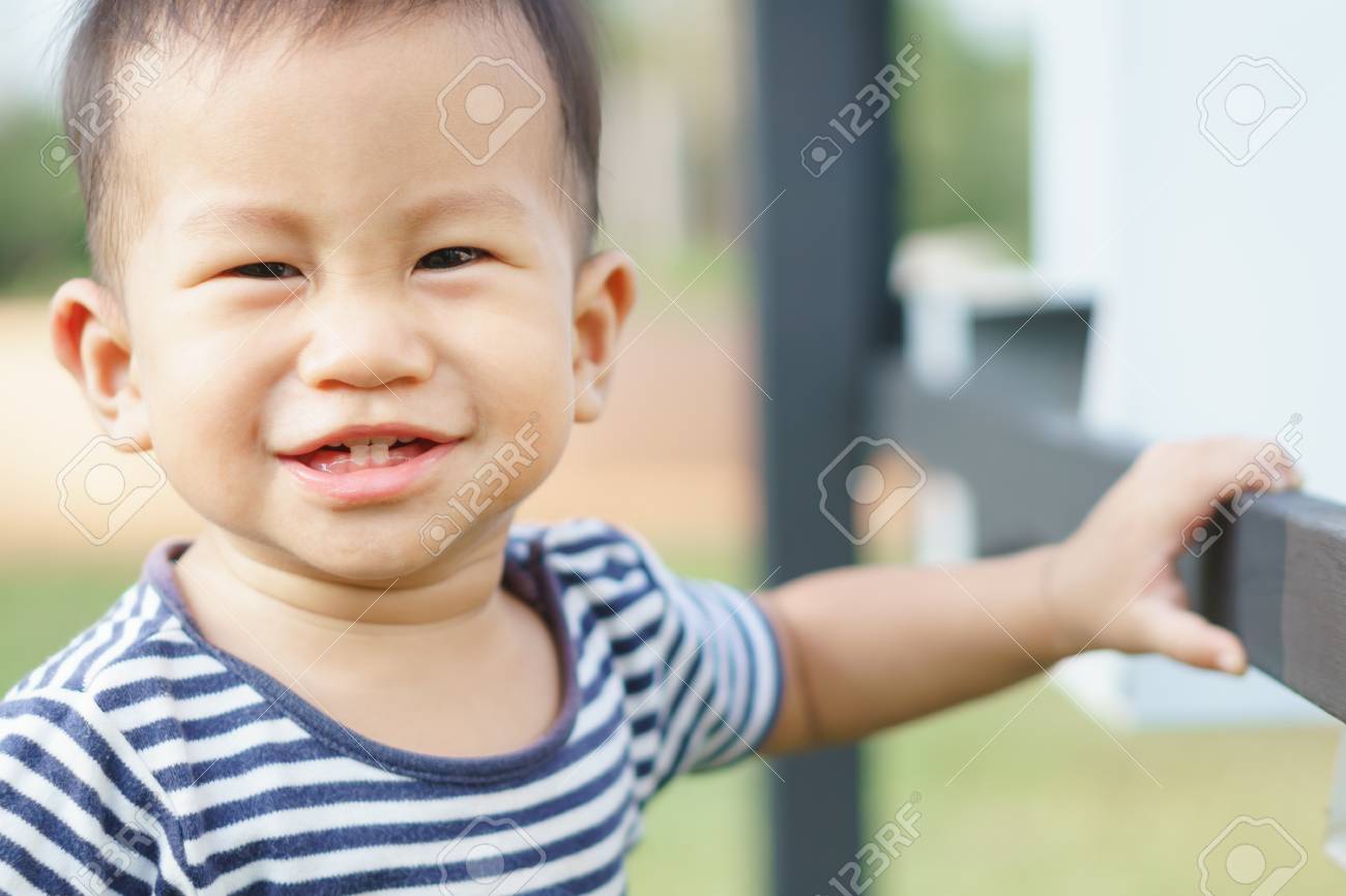 Un Sourire De 1 An Et 3 Mois Bebe Asiatique Banque D Images Et Photos Libres De Droits Image Un Sourire De 1 An Et 3 Mois Bebe Asiatique Banque D Images Et Photos Libres De Droits Image