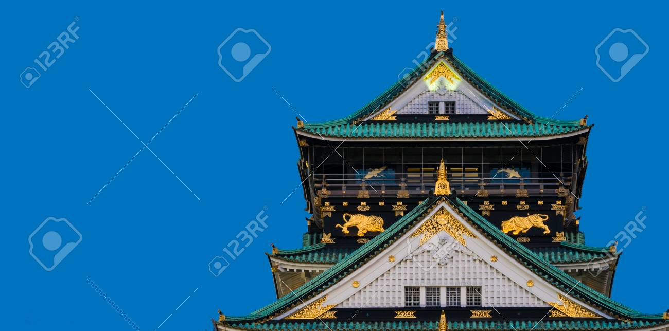 青い空を背景に大阪城の屋根を閉じます の写真素材 画像素材 Image
