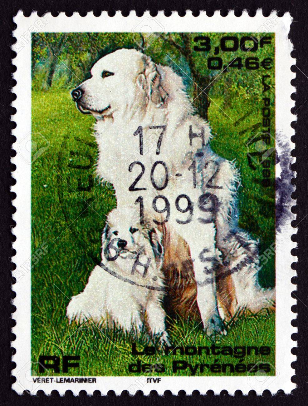France Circa 1999 Un Timbre Imprimé En France Montre Des Pyrénées Chien De Montagne Animaux De Compagnie Vers 1999