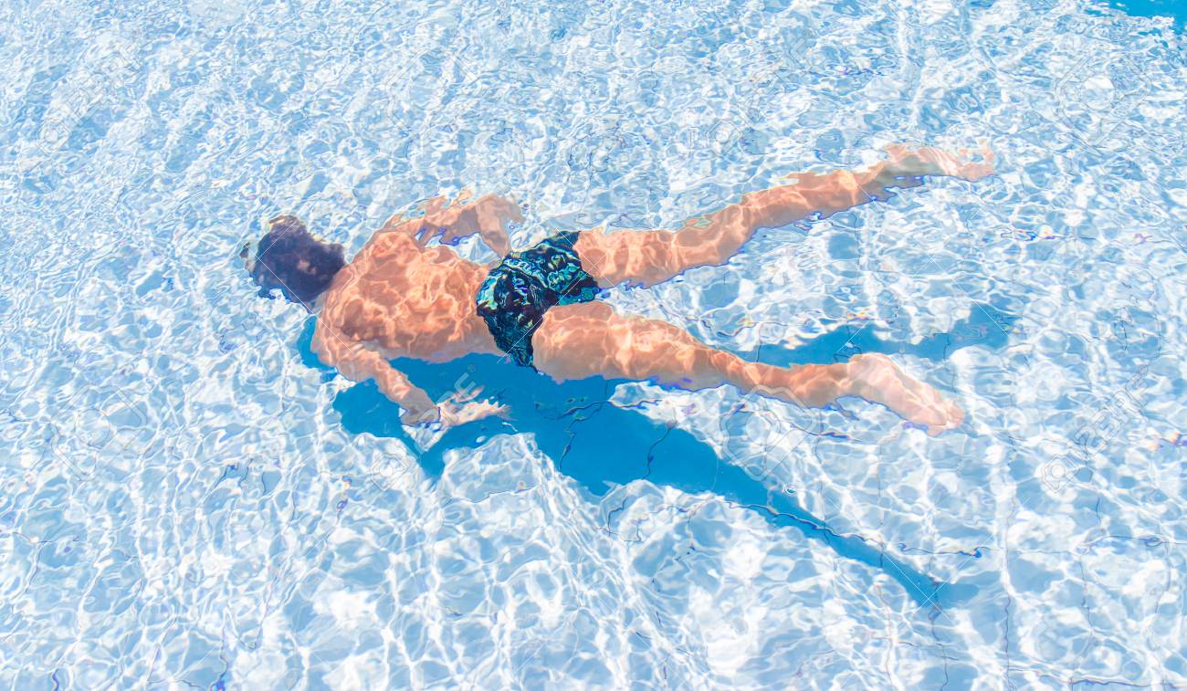 プールの男の子 マイクロ ストック写真 の写真素材 画像素材 Image