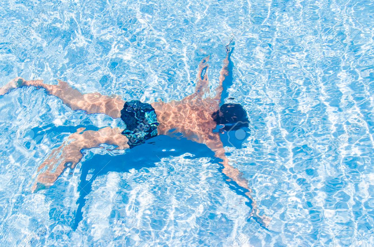 プールの男の子 マイクロ ストック写真 の写真素材 画像素材 Image