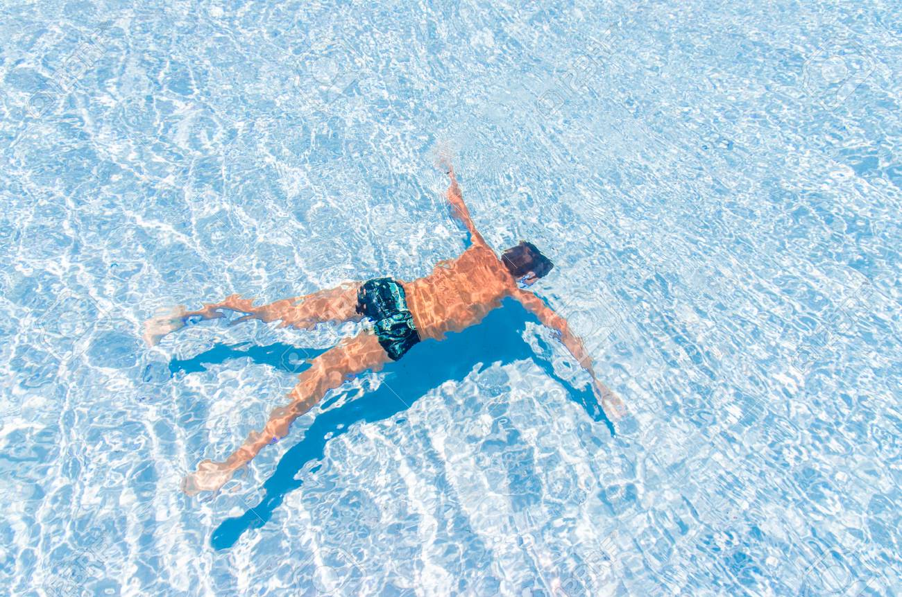 プールの男の子 マイクロ ストック写真 の写真素材 画像素材 Image