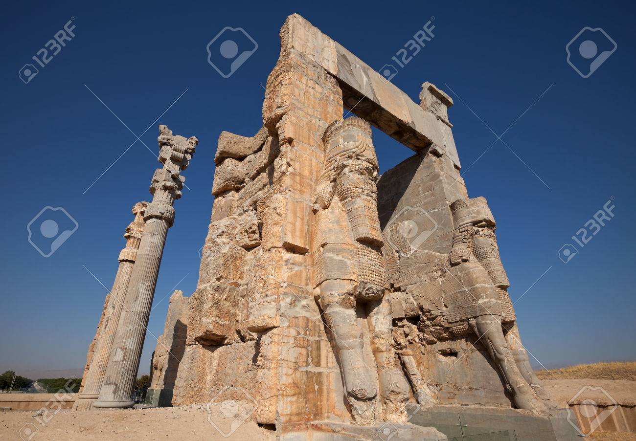 すべての国やシーラーズ イランのアケメネス朝帝国の古代ペルセポリスの首都の遺跡でクセルクセスのゲートのゲート の写真素材 画像素材 Image