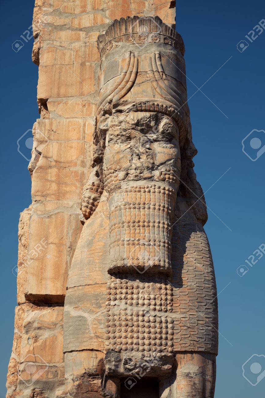 Lamassu シーラーズ イランのペルセポリスの遺跡のクセルクセス宮殿のゲートを守っています の写真素材 画像素材 Image