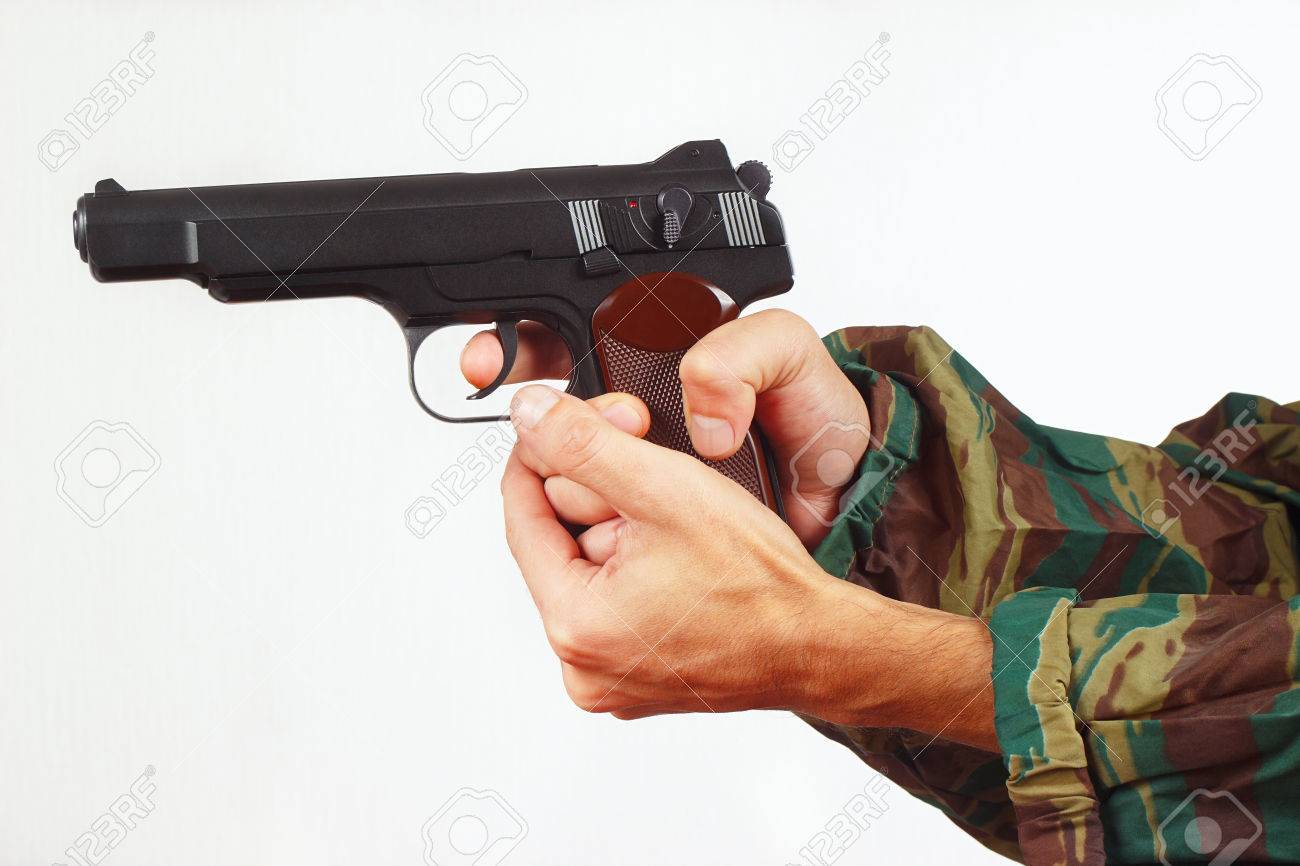 迷彩ユニフォーム ホワイト バック グラウンド自動軍銃手 の写真素材 画像素材 Image 迷彩ユニフォーム ホワイト バック グラウンド自動軍銃手 の写真素材 画像素材 Image