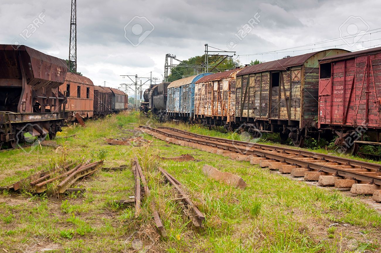 Abandoned old railway wagons at station - 19158520 Abandoned old railway wagons at station - 19158520