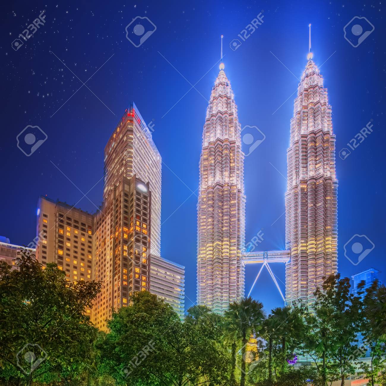 クアラルンプールの夜公園 マレーシアの風景 の写真素材 画像素材 Image クアラルンプールの夜公園 マレーシアの風景 の写真素材 画像素材 Image