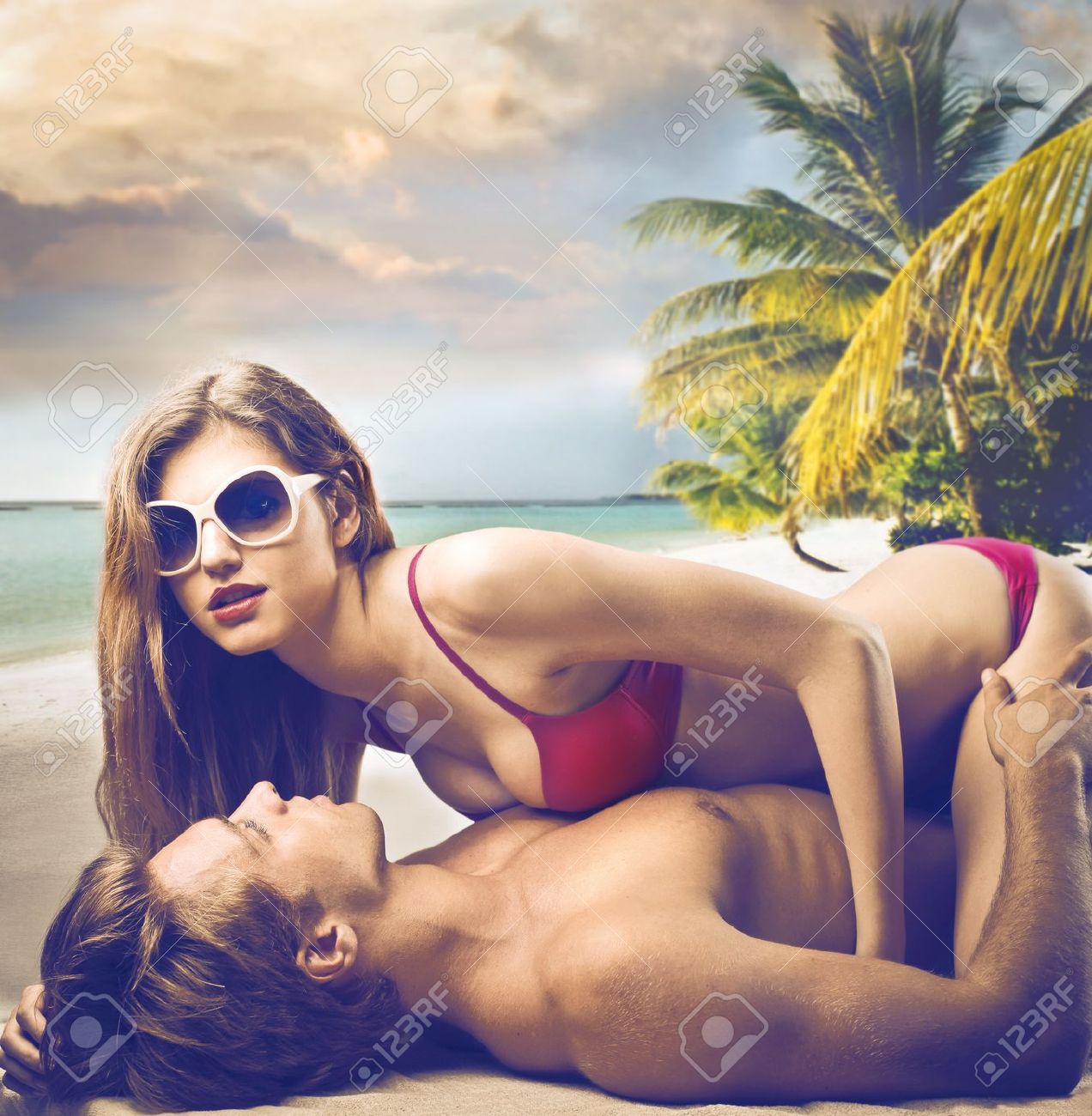 ビーチでのセックスの写真素材・画像素材 Image 14776733