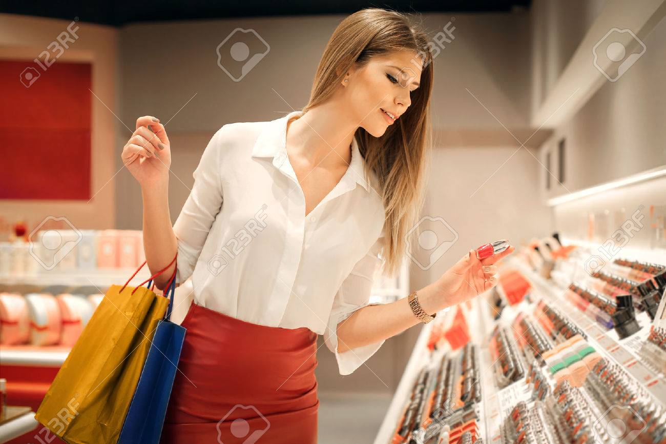 Woman choosing the right colour - 50739869 Woman choosing the right colour - 50739869