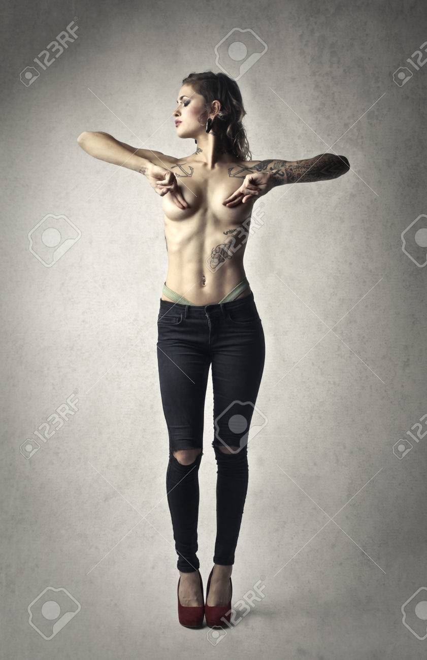 Naked sexy gym hotties Tattooed girl naked posing