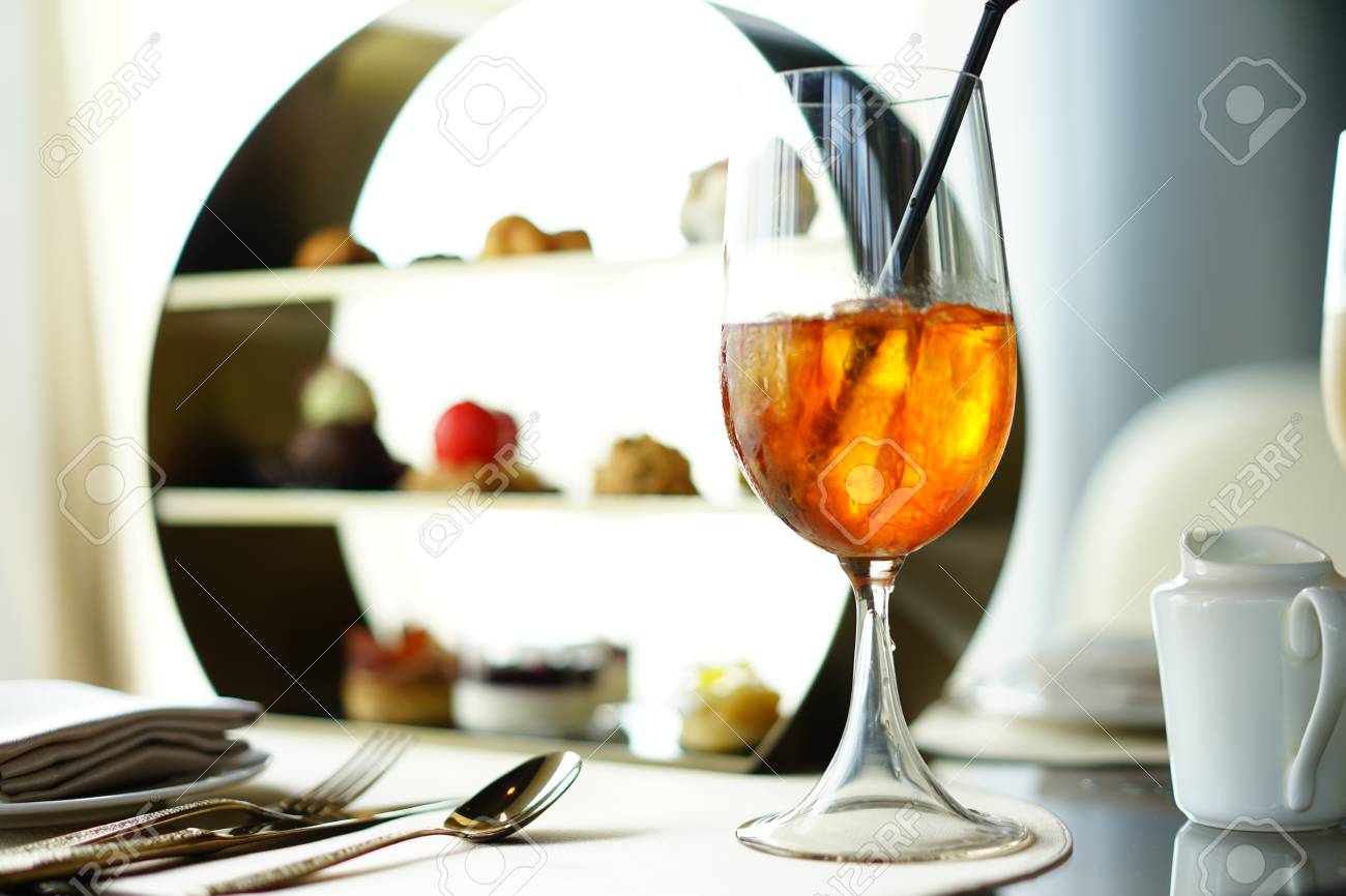 https://previews.123rf.com/images/boysintown/boysintown1710/boysintown171000068/88020009-afternoon-tea.jpg