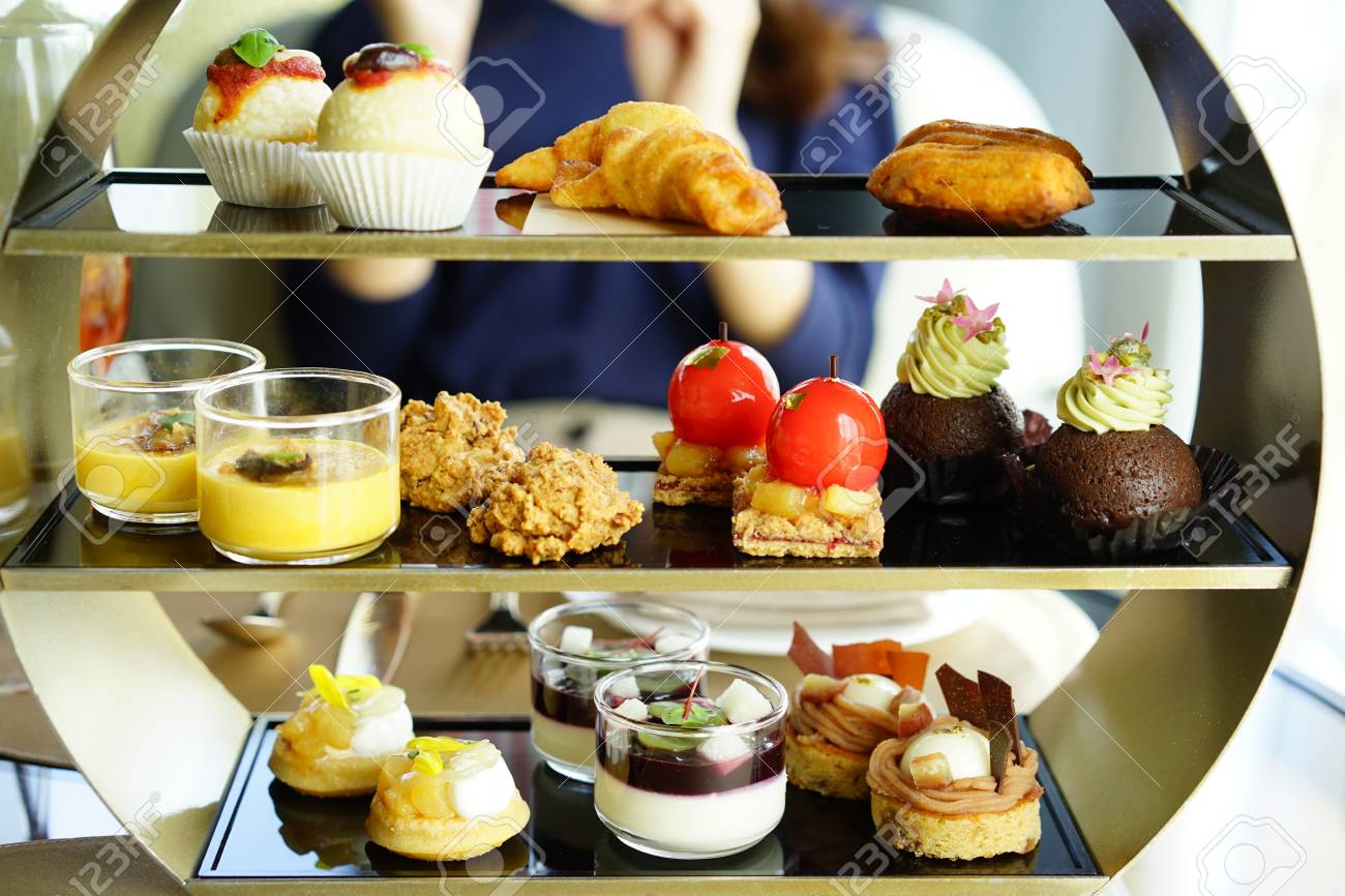 https://previews.123rf.com/images/boysintown/boysintown1710/boysintown171000074/88020016-afternoon-tea.jpg