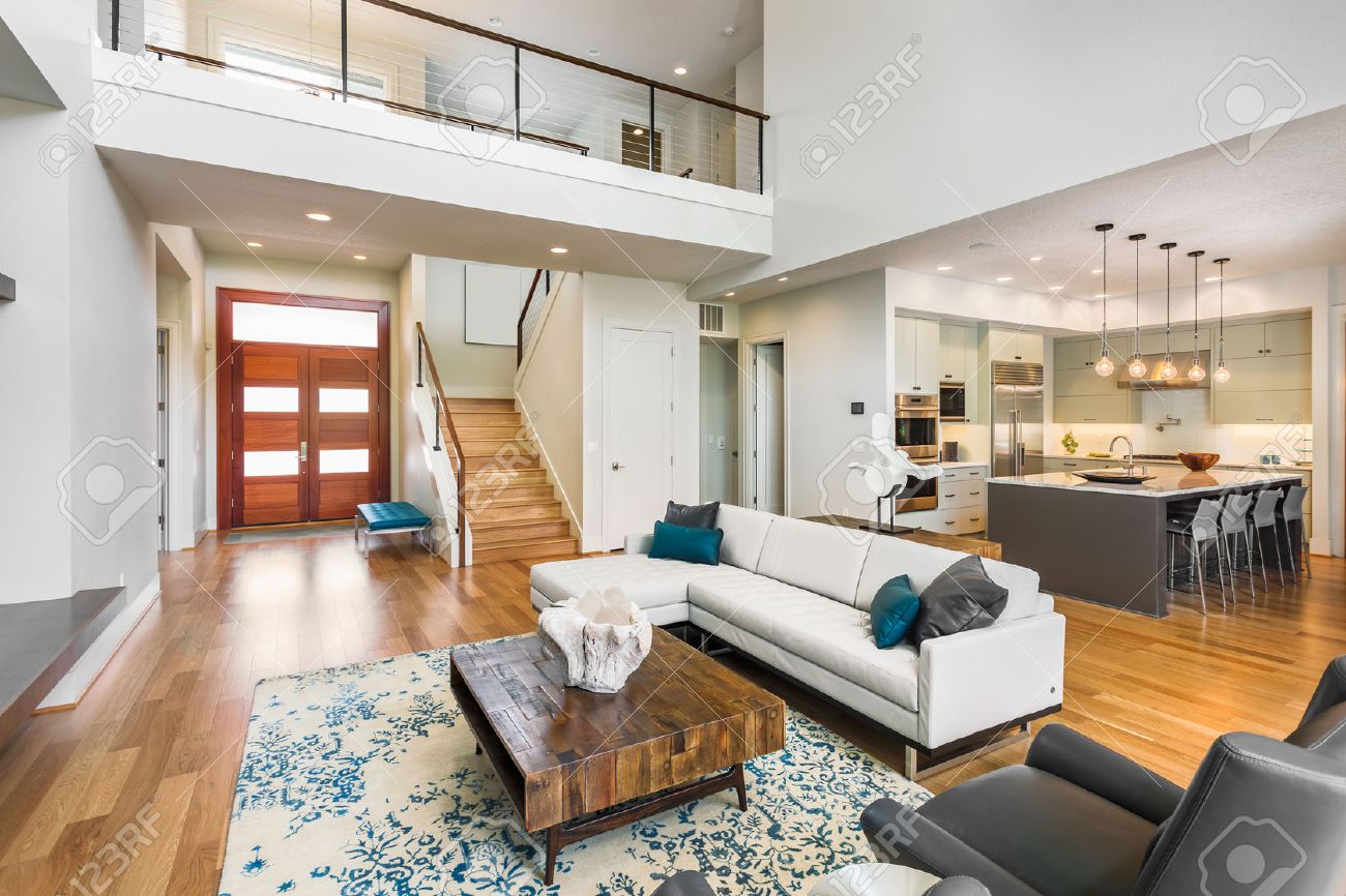 Wohnzimmer wohnzimmer in luxus haus mit blick auf küche entryfoyer haustür
