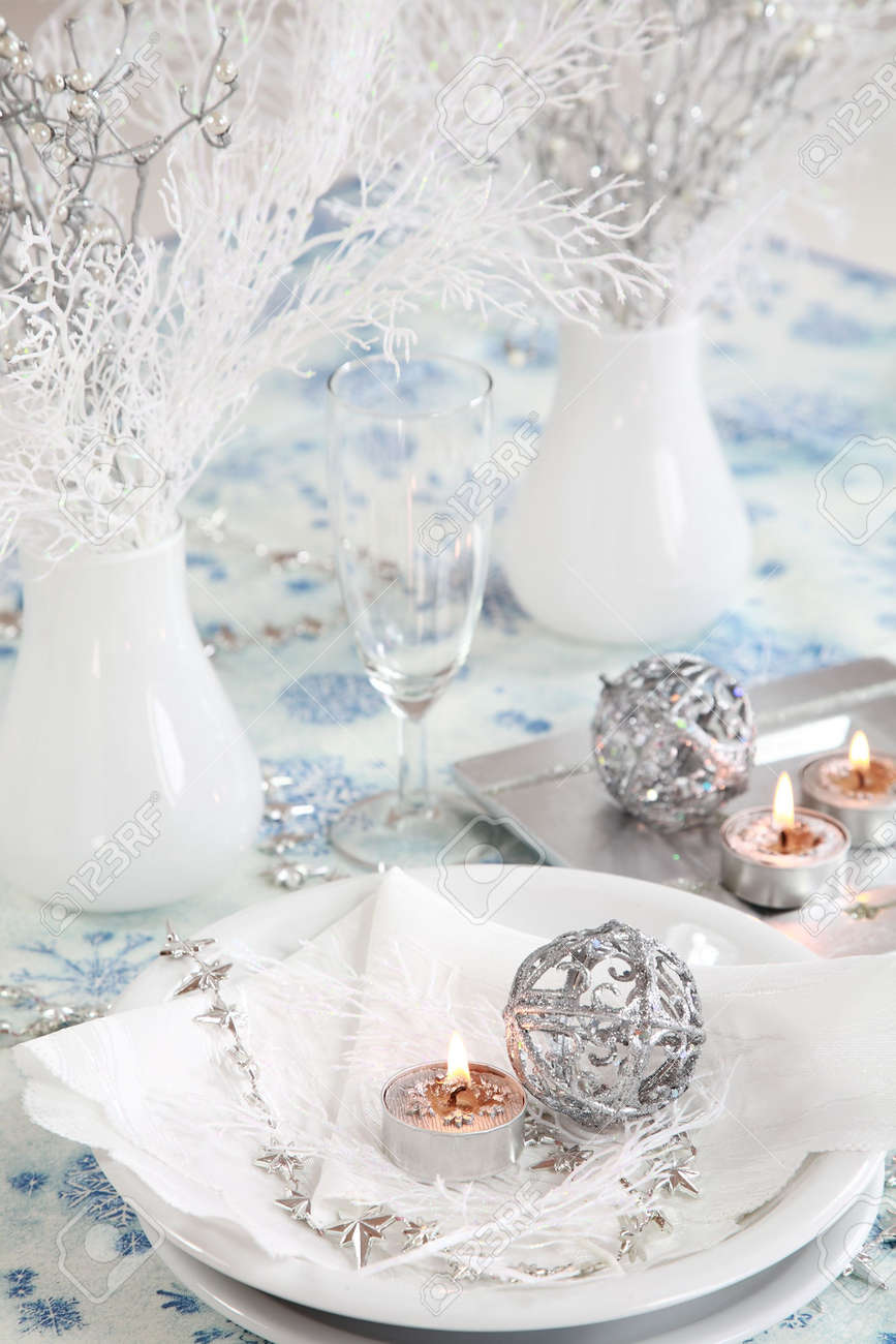 christmas table setting in